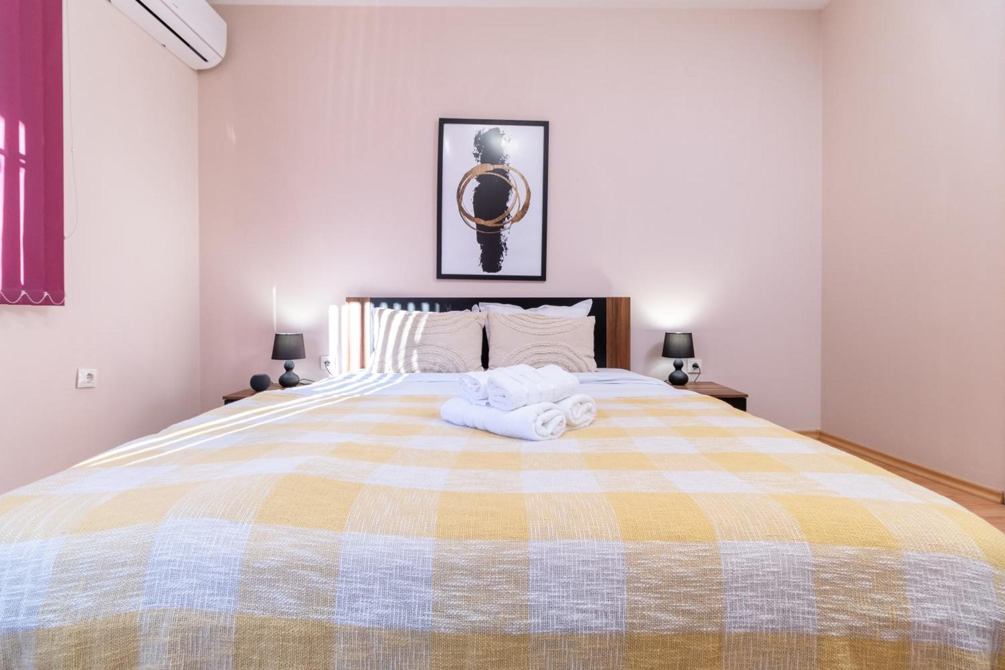 Comfortable 2Br Urban Getaway In City Center Plovdiv Exterior foto